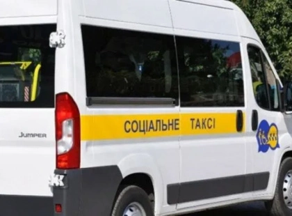 «Їхали не лише швидко, а з людяністю»: в Ірпені соцтаксі врятувало жінці на візку її собаку
