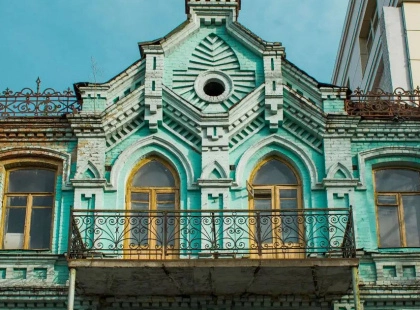 Подільський раритет на продаж: фасад XIX століття, мансарда й дохід від оренди — за 353 млн грн