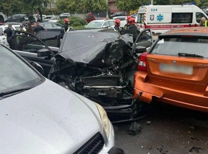 Не дотримався дистанції — в’їхав у Hyundai: у Києві п’яний водій влаштував ланцюгову аварію