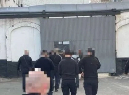 Смерть після побиття в Київському СІЗО: працівнику дали 4 роки, але відпустили на іспит