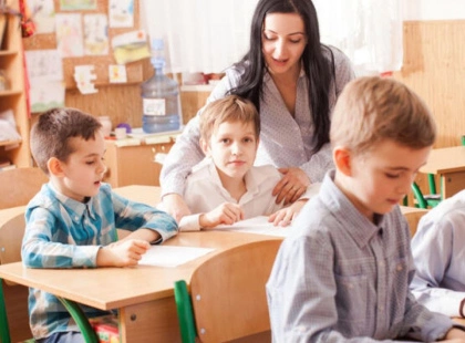 Київ тримає лідерство: 98% школярів повернулися до класів попри війну
