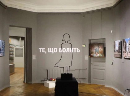 Виставка про воїнів, дітей і митців: у Києві відкрили простір пам’яті «Те, що болить»