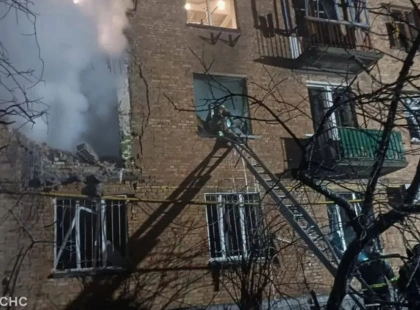 У Києві після нічного обстрілу — 11 травмованих: рятувальники витягли людей з-під завалів