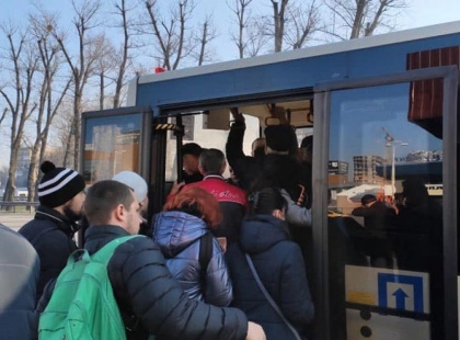 Борщагівка після атаки: трамваї зупинилися, пасажири штурмують автобуси