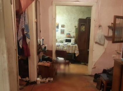 П’яні посиденьки обернулися трагедією: на Київщині чоловік перерізав горло співмешканці й сам викликав поліцію
