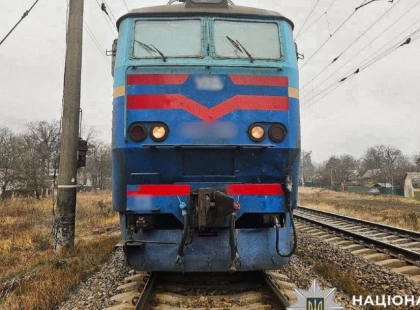 На Київщині загинув чоловік під колесами потяга: трагедія у Ворзелі