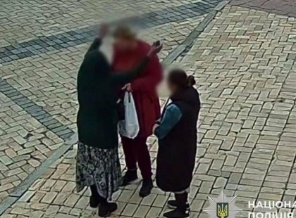 «Обряди зцілення» за 10 тисяч: як у центрі Києва шахрайка грабувала випадкових перехожих
