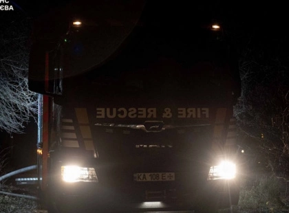 Пожежа на першому поверсі: рятувальники евакуювали мешканців і передали постраждалого медикам