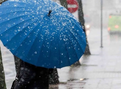 Опади повертаються: на сході мокрий сніг, у Києві вдень дощ