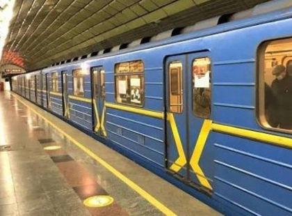 Грабіж у метро «Оболонь»: рецидивіст пограбував пенсіонерку й отримав 7 років