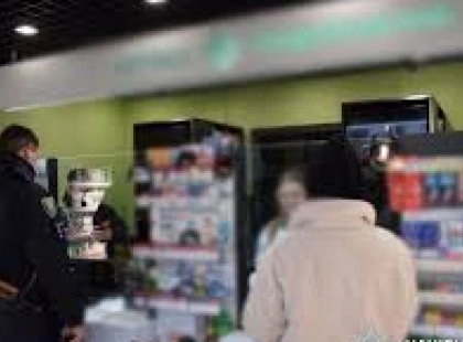 У Києві затримали рецидивіста, який зі зброєю напав на аптеку та втік без грошей