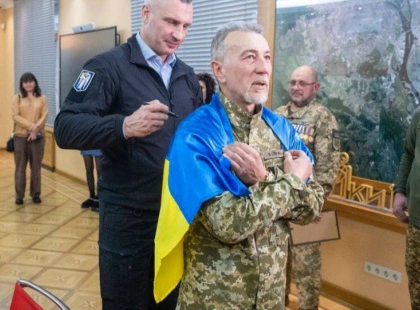 Кличко передав ветеранам ще 10 квартир: один боєць чекав житло з 1994 року