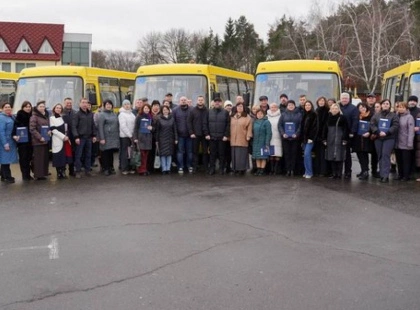 Громади Київщини отримали ще 12 шкільних автобусів: завершено програму на 2025 рік