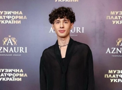 У центрі Києва навмисно пошкодили авто відомого співака: що відомо