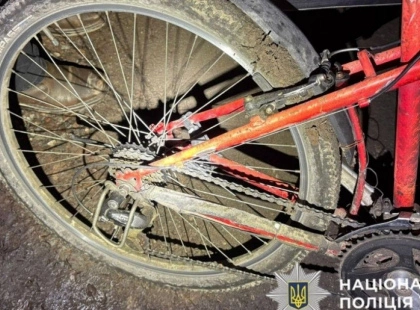 ДТП на Київщині: у Гатному авто збило велосипедиста, чоловіка госпіталізували