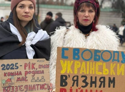 Світло для тих, кого чекають: у центрі Києва нагадали про зниклих і полонених захисників