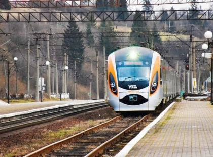 З Києва — у Карпати й на море: Укрзалізниця запускає додаткові поїзди