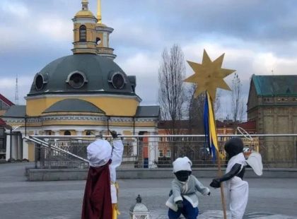 Різдвяна традиція Подолу: скульптури малюків-засновників отримали нові образи