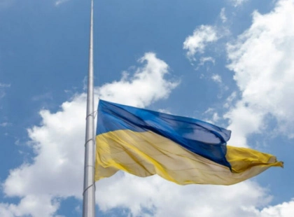 Через сильний вітер: у столиці опустять найбільший прапор України
