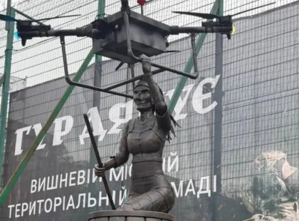 У Вишневому встановили пам’ятник бойовому дрону «Баба Яга»