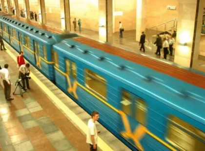 Рух відновлено: у Києві поїзди знову курсують по всій «червоній» лінії метро