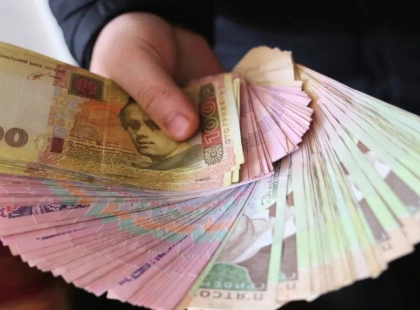 Зарплати бюджетників із 2026 року зростуть у 2,5 раза: що це означає для Києва