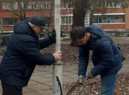 У Славутичі триває плановий ремонт освітлення в Ризькому кварталі
