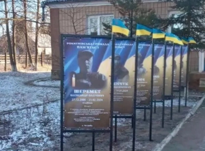 На Київщині в Рокитному з’явилися банери пам’яті загиблим захисникам громади