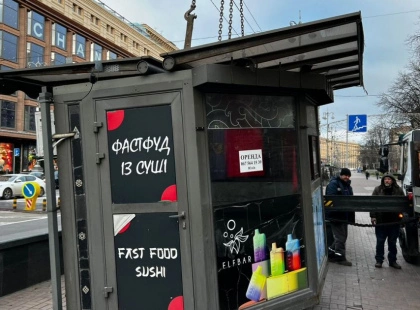 Головну вулицю столиці чистять від МАФів: що вже демонтували і що далі