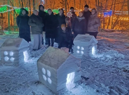 Сніг, світло і волонтери: у Голосіївському парку створили зимову казку