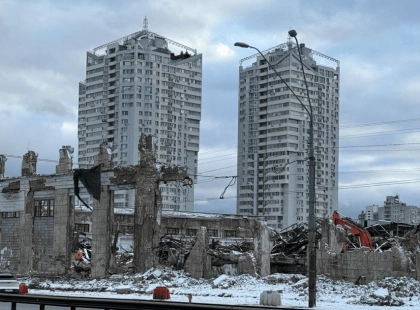 Шляхопровід без перешкод: на Шулявці триває знесення промзабудови