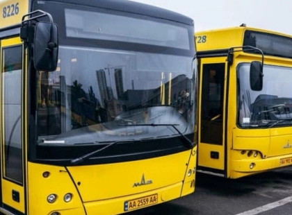 Пластикові туалети замість умов праці: як у Києві працюють водії громадського транспорту