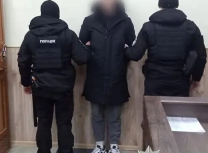 Поліція Київщини затримала чоловіка за катування двох малюків