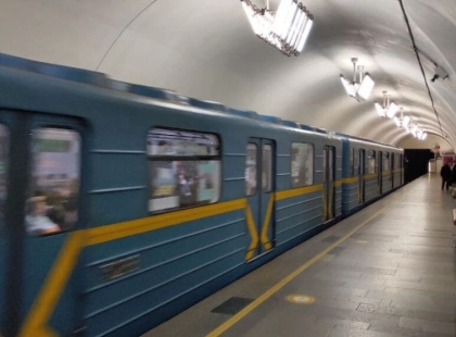 Червона лінія метро в Києві: інтервали скорочено, але рух відновлено не повністю