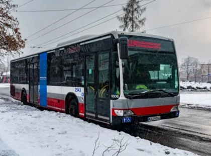 Гуманітарні автобуси в Києві досі не вийшли на маршрути через бюрократію