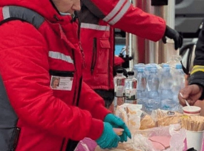 КМДА передала продукти першої необхідності штабам біля пошкоджених будинків