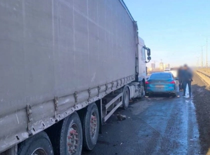 Аварія на Столичному шосе: київських водіїв попереджають про значні затори в бік Видубичів