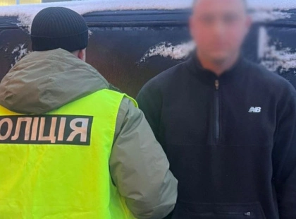 Бійка на очах у дітей: поліція знайшла молодика, який влаштував погром у роздягальні ковзанки на ВДНГ