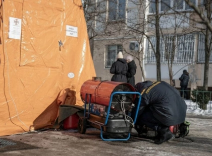 Три тижні без тепла у Києві: будинок на Заболотного замерзає й тоне в нечистотах