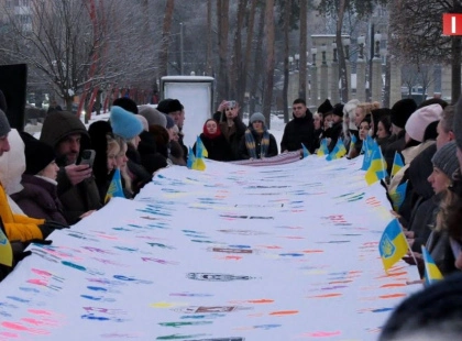 502 дитячі долоньки та 26 метрів єдності: Ірпінь відсвяткував День Соборності (ВІДЕО)