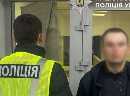 Жорстокий напад у столиці: у Києві двоє чоловіків побили військовослужбовця