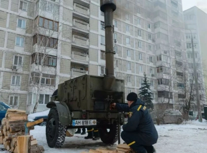 Троєщина без світла, води й тепла: у Києві допускають перехід на вуличні туалети