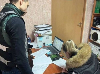 Домашнє насильство за зачиненими дверима: у Києві вилучили дитину з родини через знущання матері