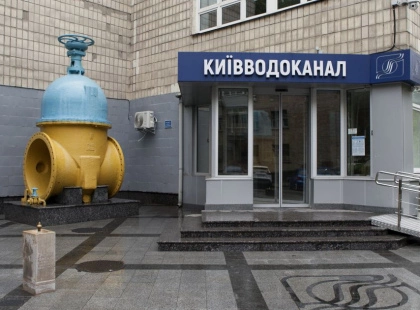 «Не можемо злити воду»: чому в Деснянському районі Києва мешканців залишили сам на сам із замерзаючими трубами
