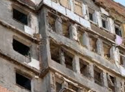 Багатоповерхівка на Академмістечку без тепла від листопада після атаки дронів. Чиновники кажуть, що опалення не було й раніше