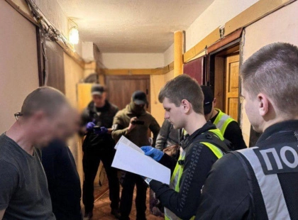 Рік під наглядом: у Києві викрили організовану наркомережу з виробництвом амфетаміну