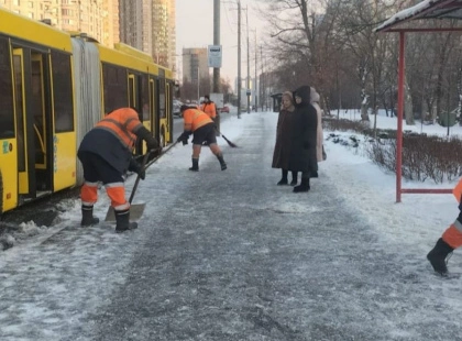 Інспекція благоустрою Києва за день склала 77 протоколів через ожеледицю та сніг