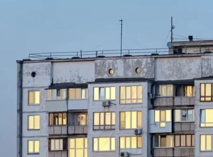 У зачиненій квартирі в Києві комунальники виявили муміфіковане тіло чоловіка, якого «загубили» ще до великої війни