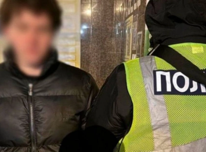 Гроші, хайп та зневага: у Києві затримали блогера, який принизив пенсіонерку заради відео