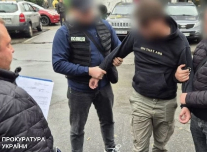 «Бронь за $4500»: у Києві судитимуть інструктора автошколи, який обіцяв «вирішити» мобілізацію й виїзд за кордон